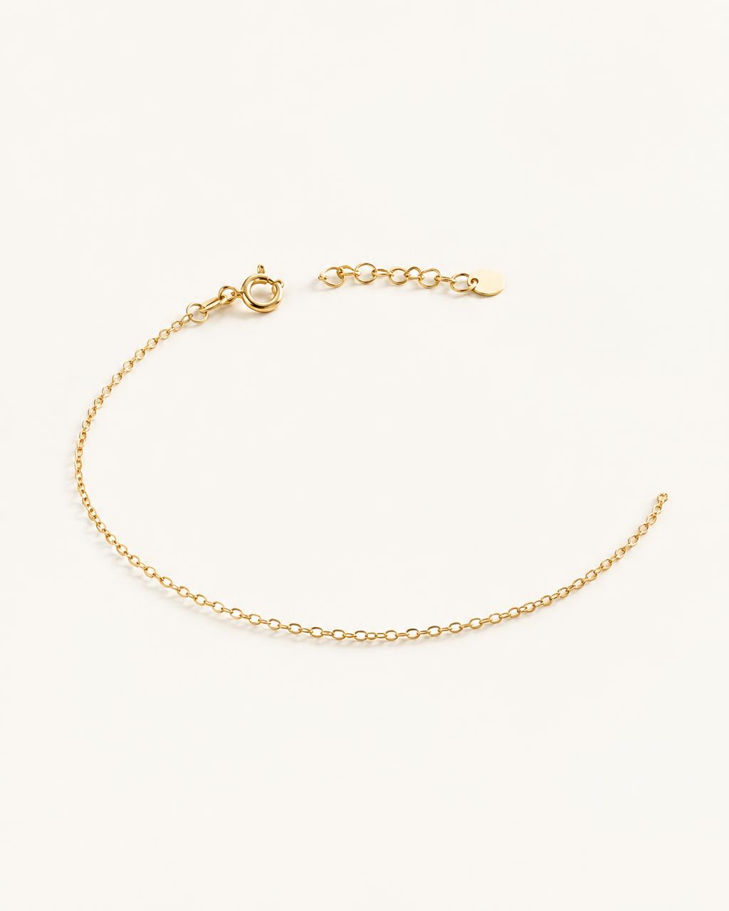 Delicate gold chain bracelet